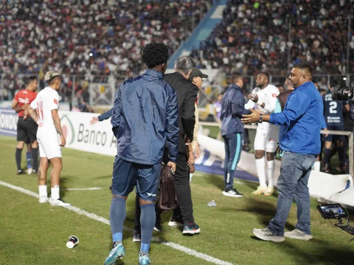Diego Vázquez y Pedro Troglio se encararon durante el zafarrancho de la Gran Final.