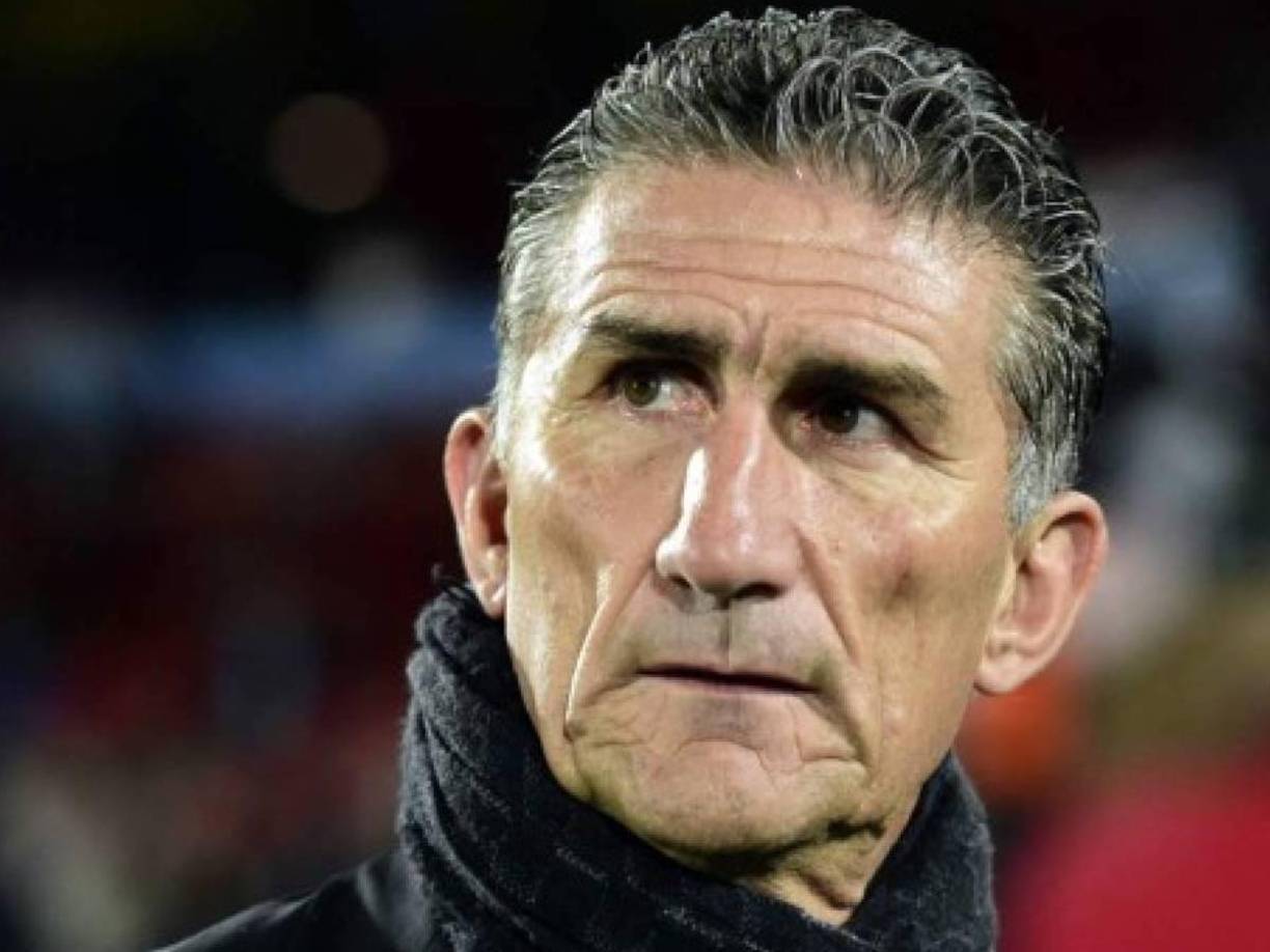 El entrenador, al igual que el actor estadounidense, sufren de esta enfermedad neurodegenerativa que no tiene cura y que lo hizo retirarse por completo del mundo del fútbol en 2019.