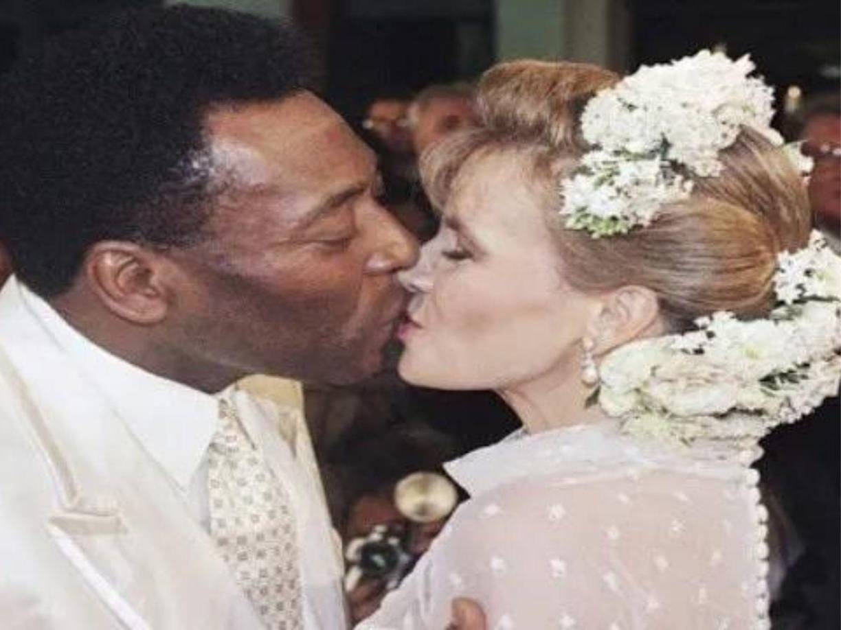 Pelé vivió con la misma intensidad sus romances como su desempeño dentro de la cancha no es un secreto para nadie.