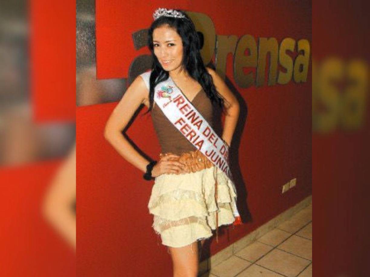 En su visita, Elsa Oseguera recreó uno de los momentos más iónicos de la farándula hondureña, esta polémica fotografía que generó su disputa con Ariela Cáceres. 