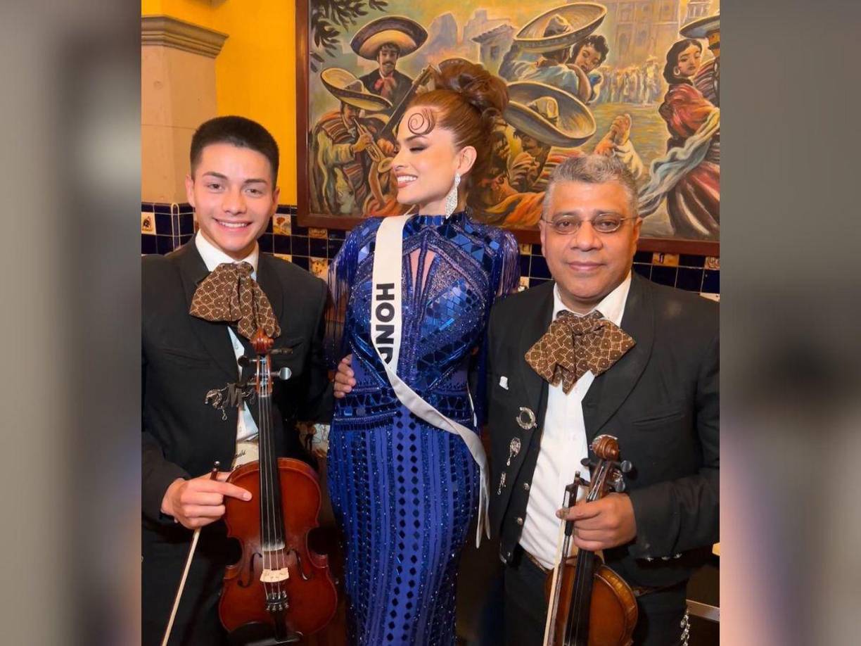 Para esta ocasión, Miss Honduras optó por un hermoso vestido en tono azul. 