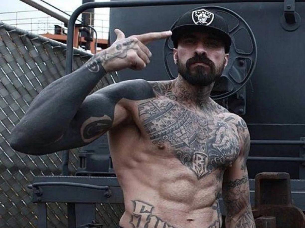 La vida amorosa de los famosos siempre es tema de conversación, y en esta ocasión, los reflectores apuntan hacia la bella Belinda y el Babo. Aunque nunca oficializaron una relación, se rumoreaba que había una química especial entre ellos.