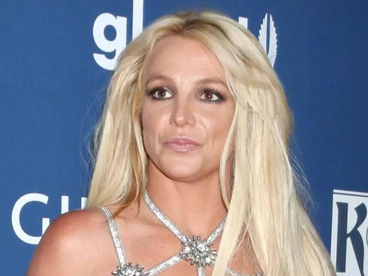 “El día que me casé conmigo misma”, escribió explicando que aunque podría parecer “vergonzoso o estúpido”, para ella era “lo más brillante” que había hecho.