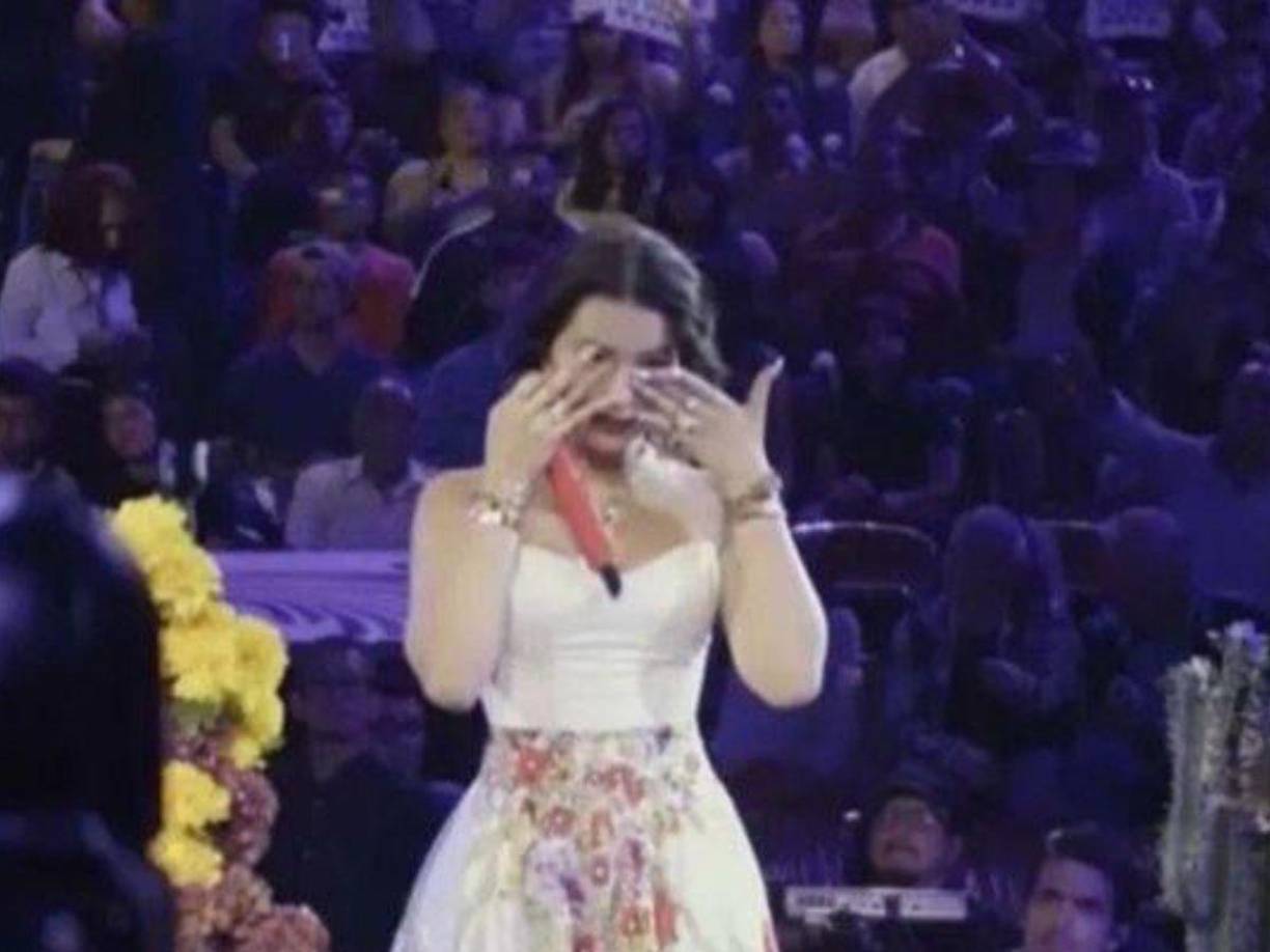 Uno de los momentos más tensos ocurrió recientemente durante los Kids’ Choice Awards México 2024, cuando la cantante fue abucheada el pasado sábado en el Auditorio Nacional mientras interpretaba su tema ‘Abrázame’ junto a Felipe Botello. La artista optó por evitar a la prensa tras su presentación, evidenciando el complicado momento que atraviesa.