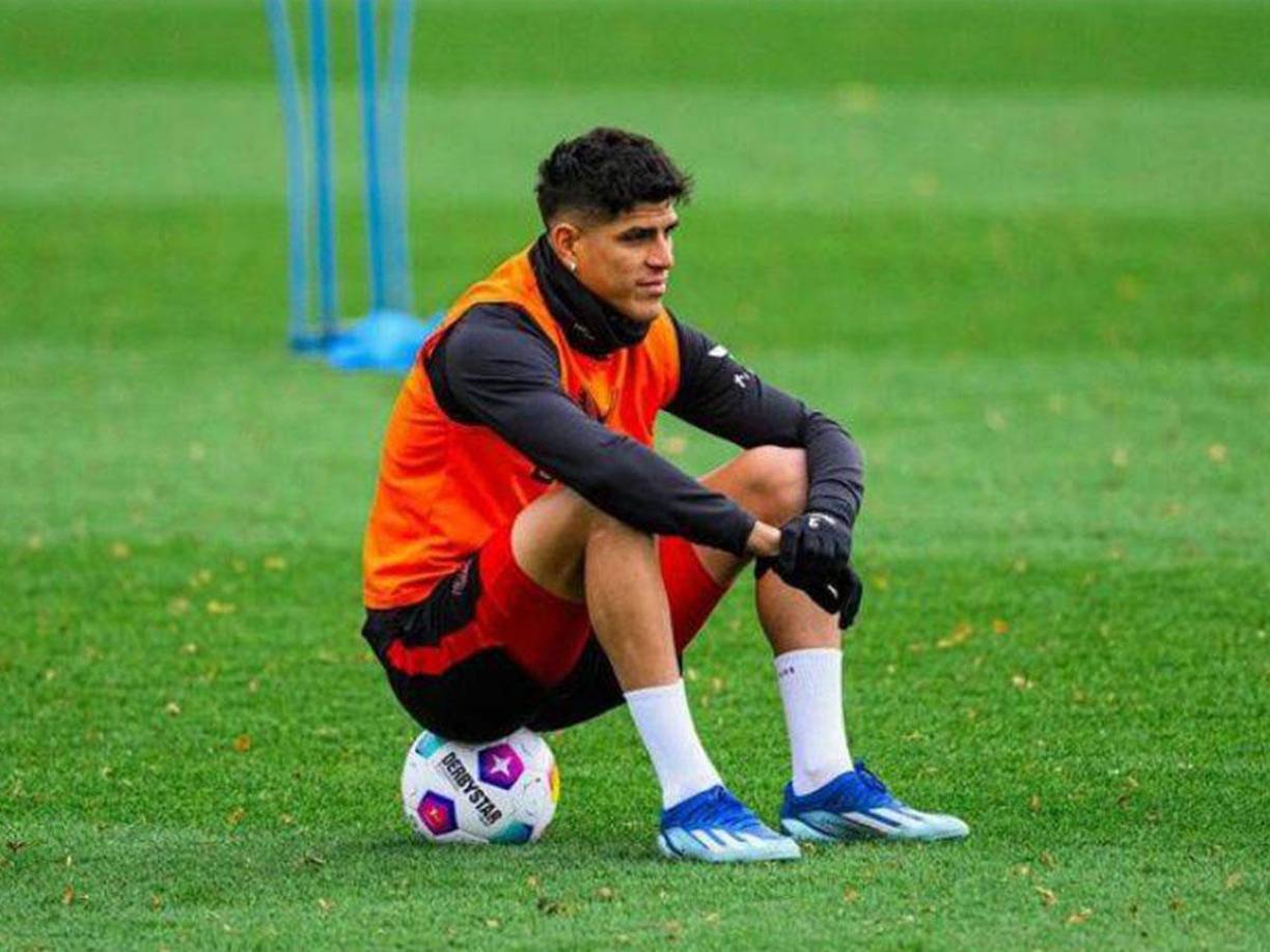 Según Florian Plettenberg, el lateral ecuatoriano Piero Hincapié no está satisfecho con su rol de suplente en el Bayer Leverskusen y valora salir en enero del 2024. El Liverpool estaría tras sus pasos.