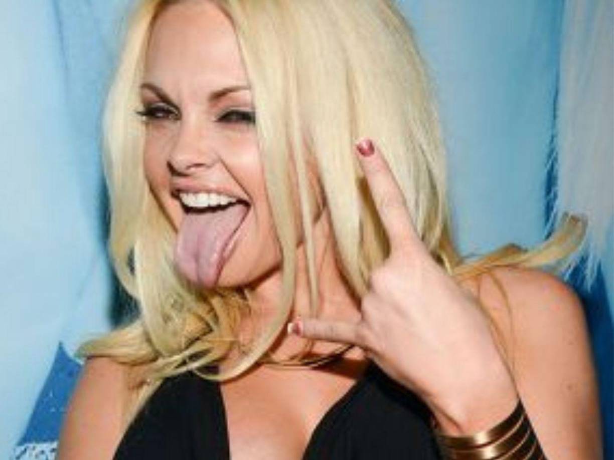 Las redes sociales se han llenado de mensajes lamentando las repentinas muertes de la joven pareja.