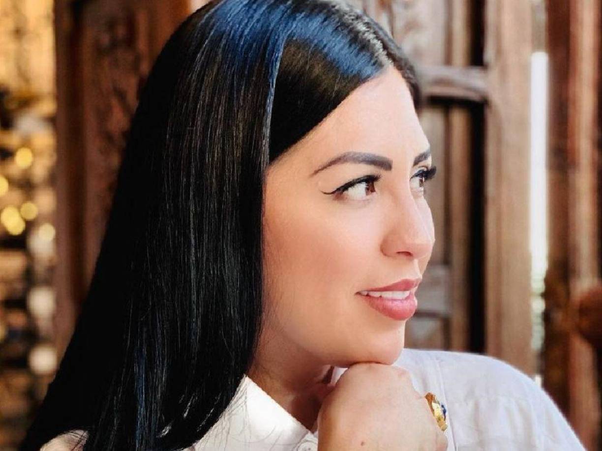 En ese momento, la mamá del cantante de regional mexicano, Cristy Nodal, lanzó un misterioso mensaje que se tomó en las redes como una contundente indirecta a Aguilar: “#CUIDEMELOBIEN”, escribió.