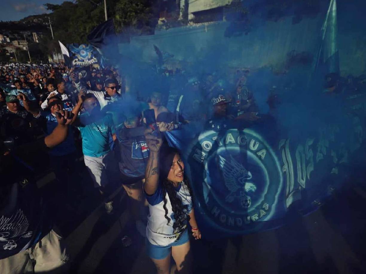 La barra del Motagua armó la fiesta de cara al duelo que inicia a las 5:00 PM en el Estadio Nacional Chelato Uclés.