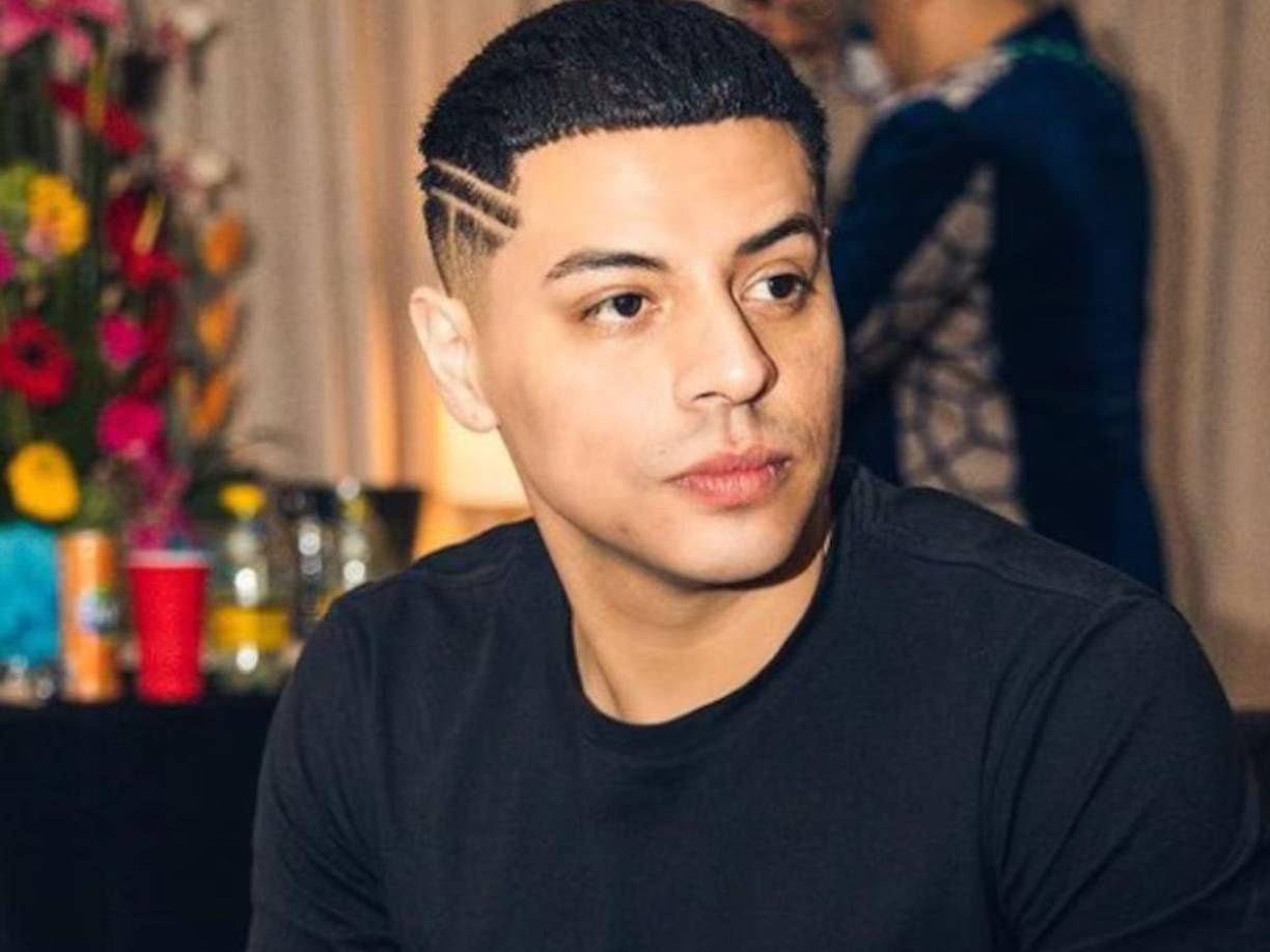 Eduin Caz sorprendió en redes sociales con su más reciente revelación. El vocalista de Grupo firme confesó que padece de alopecia areata, la cual fue derivada por estrés de tanto trabajo por sus giras en Estados Unidos y México.