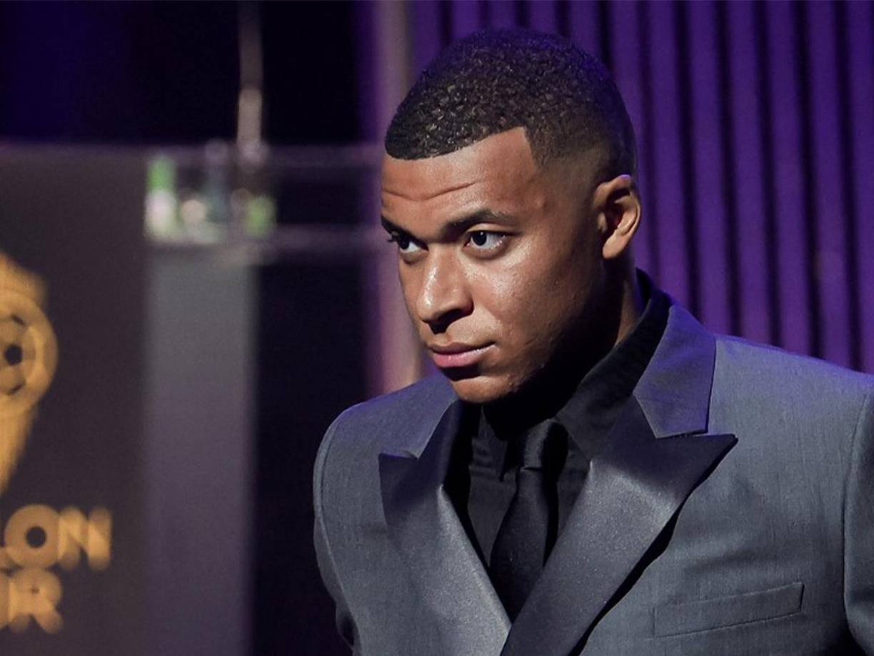 En las redes sociales señalaron que Mbappé no aplaudió a Bellingham en el momento que el inglés recibía el premio en la gala. 