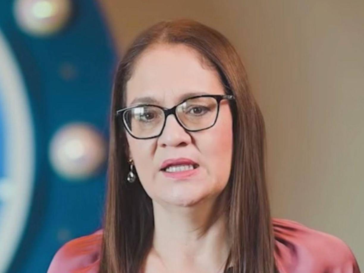 “Ha llegado el tiempo de mi retiro, sé que siempre habrá más oportunidades para nosotros: mi esposo y yo provenimos de familias trabajadoras, honradas y que siempre se han distinguido por su apoyo a la comunidad, hemos criado a nuestros hijos para ser seres humanos de bien, educados y responsables, son un privilegio en nuestras vidas”, agregó en el comunicado, en el que además dijo que siempre trabajó con responsabilidad y profesionalismo.