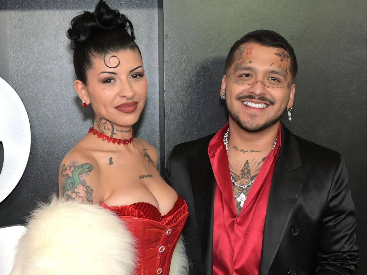 Ahora, en el programa Chisme no Like, Javier Ceriani reveló que el silencio de Cazzu se debe a que supuestamente Nodal lo habría “comprado”. Además, firmaron un acuerdo previo antes de separarse.