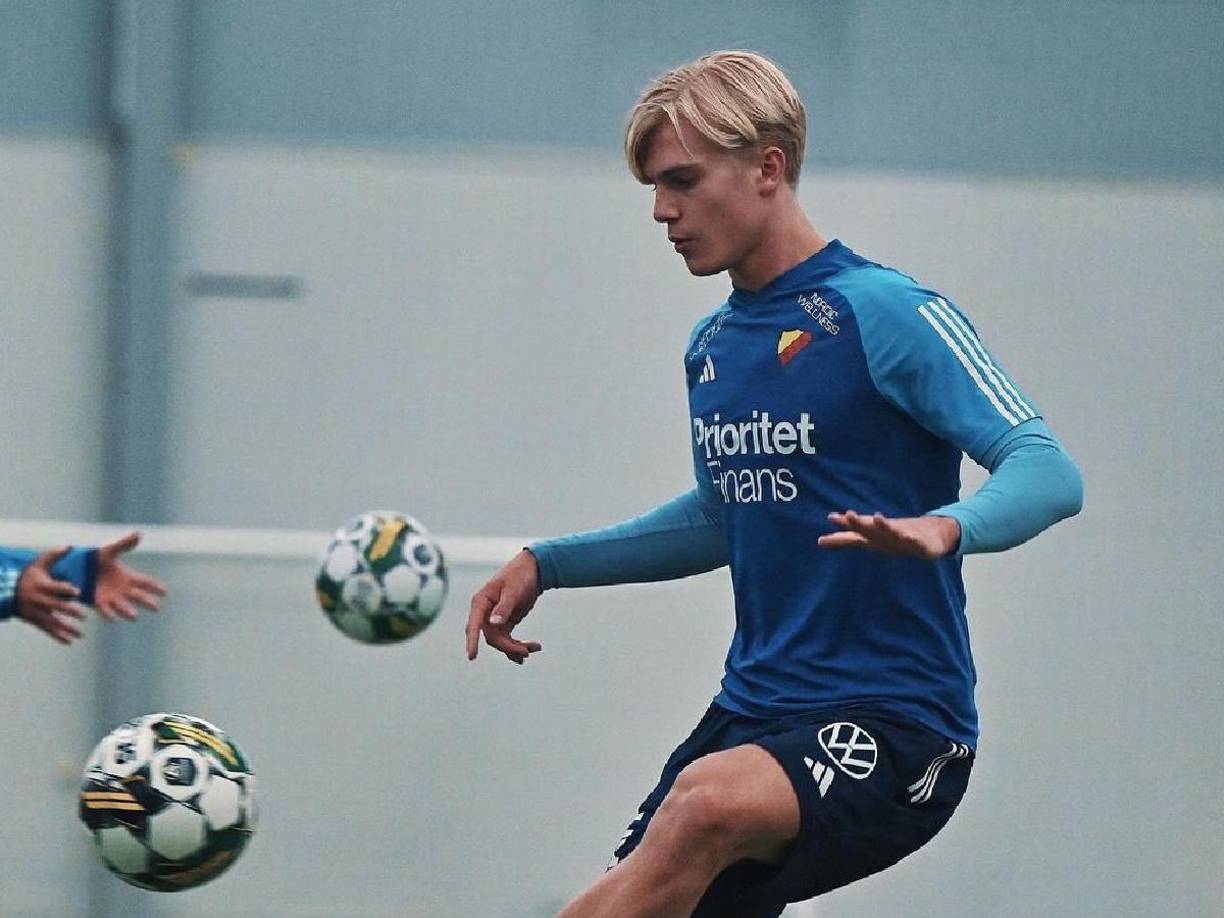 El Barcelona se mantiene decidido con el fichaje del centrocampista de 17 años, Lucas Bergvall, sin embargo debido a la situación que atraviesa el club no podría hacerse de sus servicios en este mercado invernal.