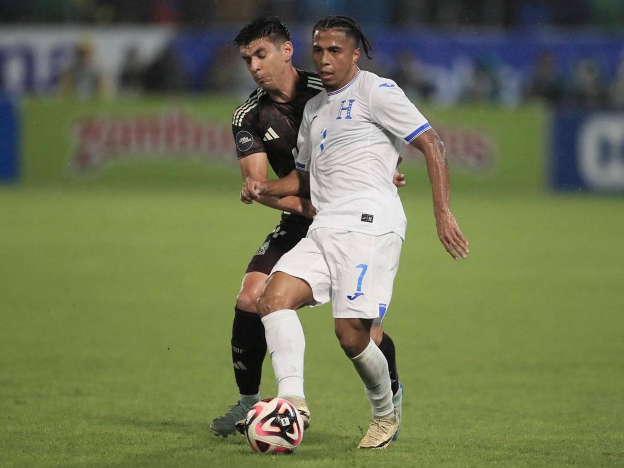 Rigo Rivas será una baja notable ante México. A pesar que estará en el banco de suplentes, el jugador del Hatayspor no será parte del encuentro.