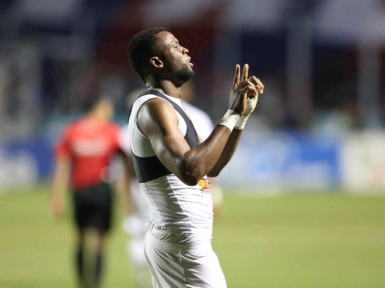 Yustin Arboleda ajustició al Ciclón Azul con un testarazo tras centro de Carlos Pineda y llenó de alegría al olimpismo una vez más.