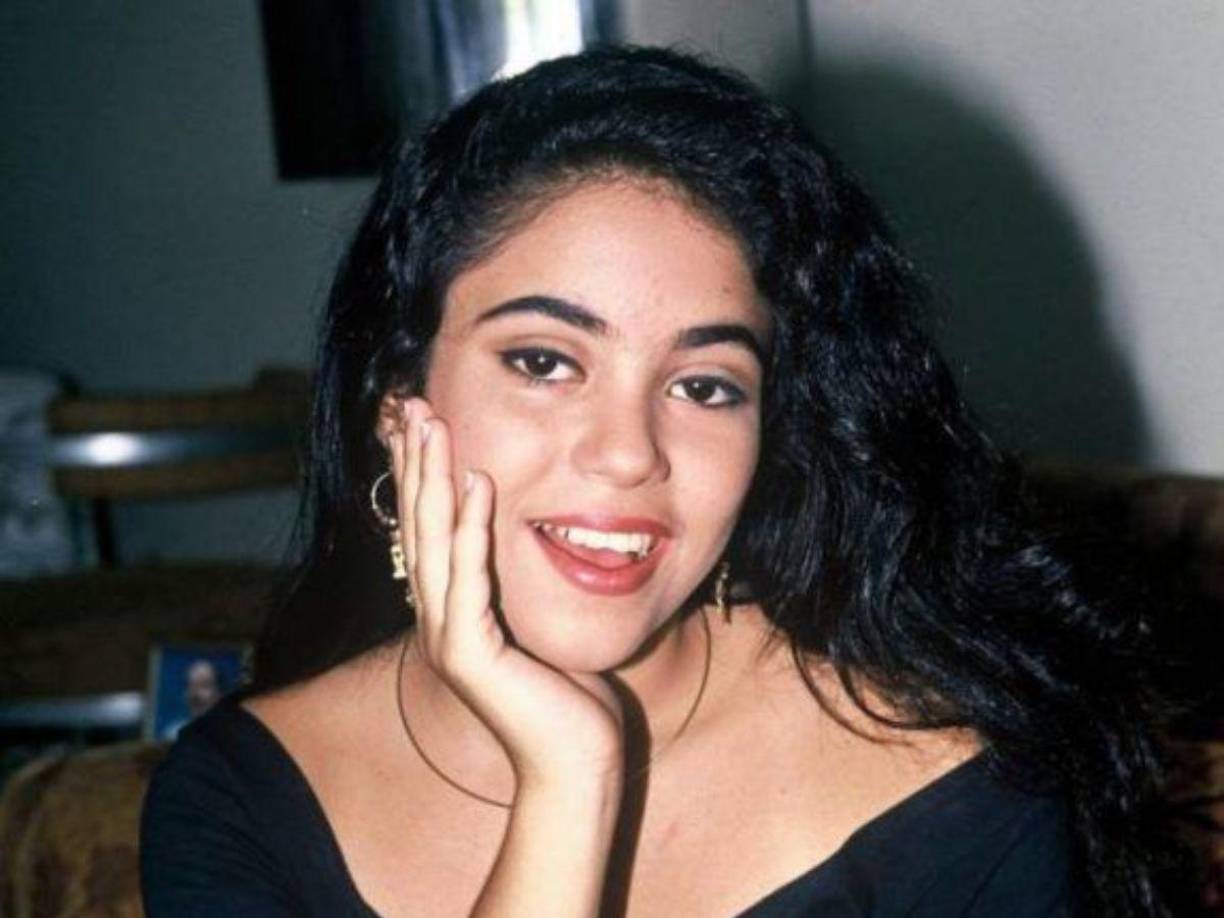 Tan solo basta con ver una fotografía de Shakira a principios del siglo comparada con sus publicaciones de Instagram actuales para notar el cambio en sus labios, los cuales han sido modificados por medio de inyecciones de ácido hialurónico.