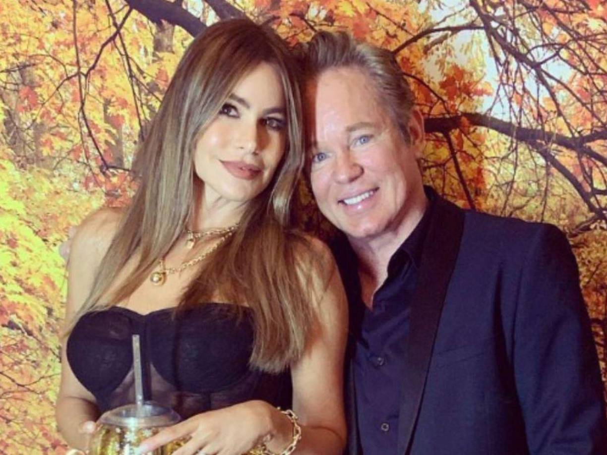 Barry Peele, un destacado agente inmobiliario y ocasional productor en California, falleció a los 61 años. La noticia de su muerte fue dada a conocer por Sofía a través de sus redes sociales, donde expresó su profundo dolor y tristeza.