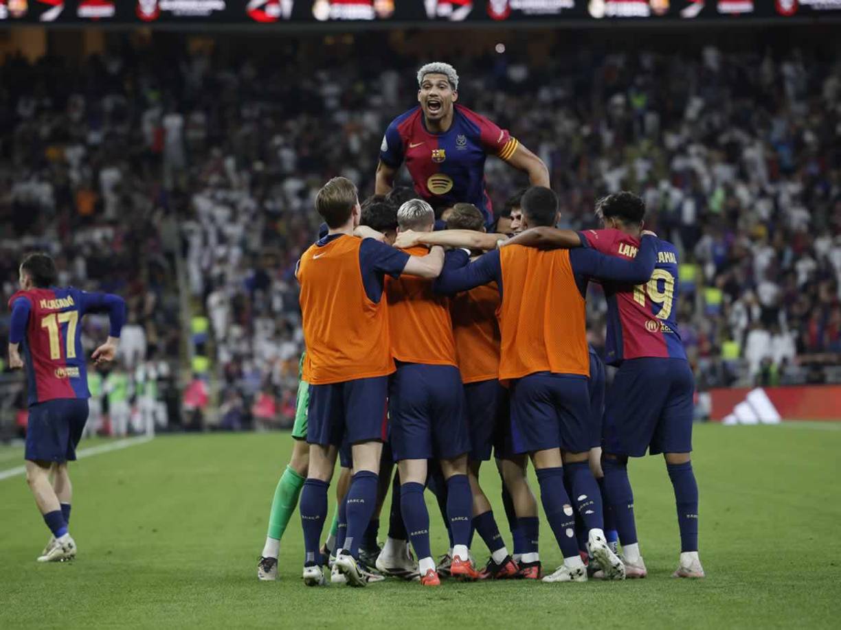 La celebración de los jugadores del Barcelona tras el quinto gol contra el Real Madrid.