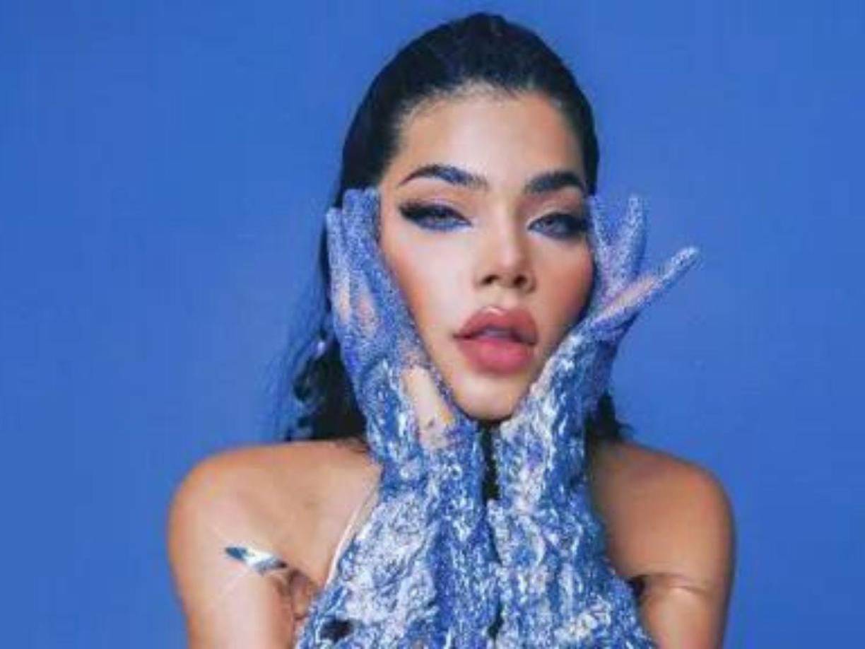 Kenia Os: La cantante hizo un giro completo a su carrera, de ser youtuber a una de las cantantes más destacadas del momento, fue nominada a su primer Grammy y cuenta con 6 millones 770 mil oyentes mensuales en Spotify. 