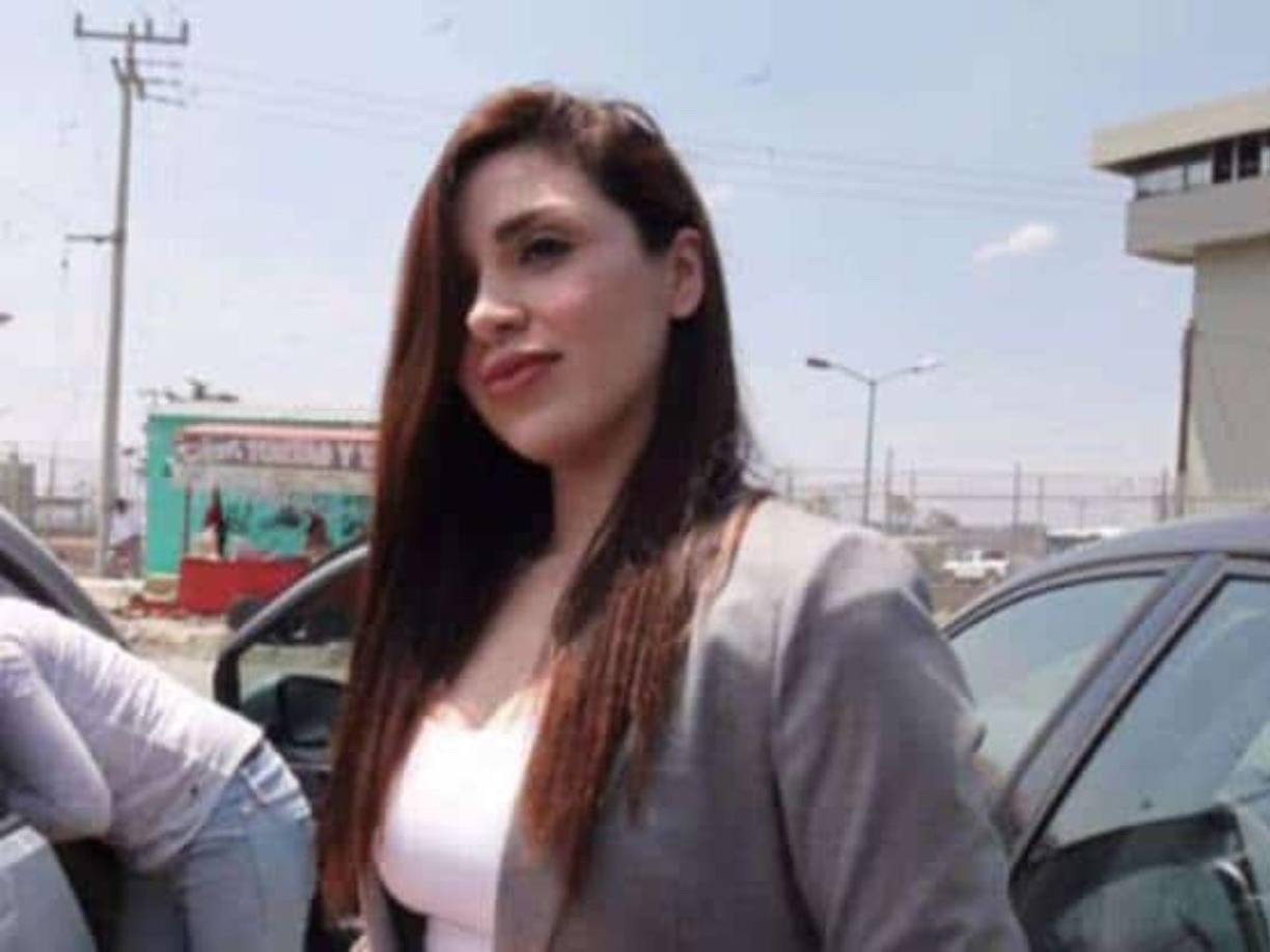 Durante su matrimonio, la pareja vivió en diversos lugares, especialmente en las zonas montañosas de Sinaloa, donde Guzmán tenía una fuerte red de protección. En 2011, Emma dio a luz a sus hijas gemelas, Emaly Guadalupe y María Joaquina, en California, Estados Unidos. Este evento marcó un punto importante en su vida personal, pues ella optó por dar a luz en su país de origen, asegurando la ciudadanía estadounidense para sus hijas.