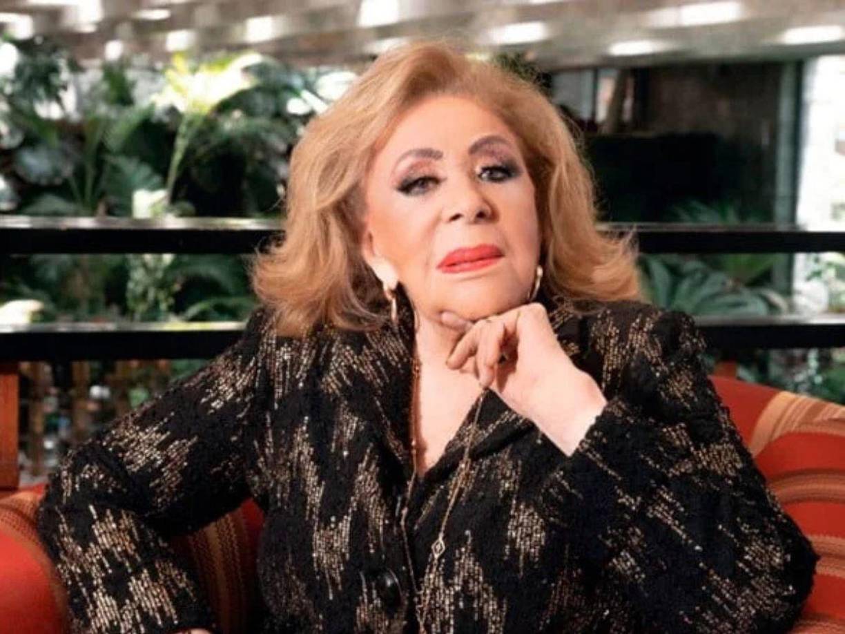 Los familiares de la primera actriz se encuentran reunidos en el hospital. 