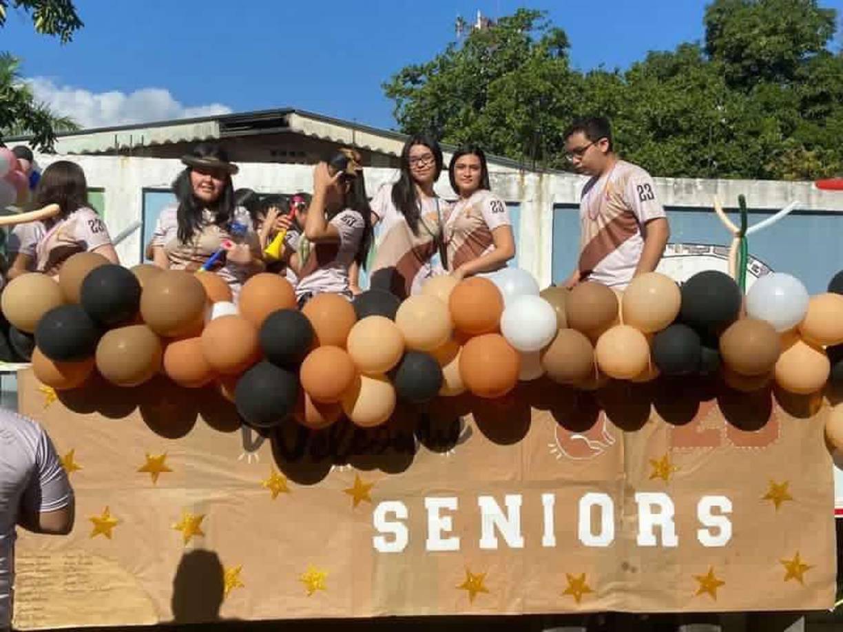 Así fue la entrada de los Seniors de la Escuela Bilingüe Adventista