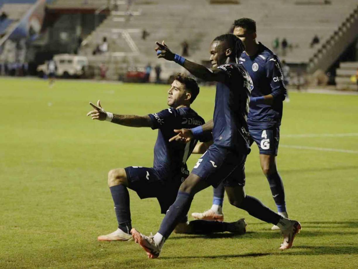 El ‘Pistolero‘: así fue la celebración de Agustín Auzmendi tras su primer gol del partido.