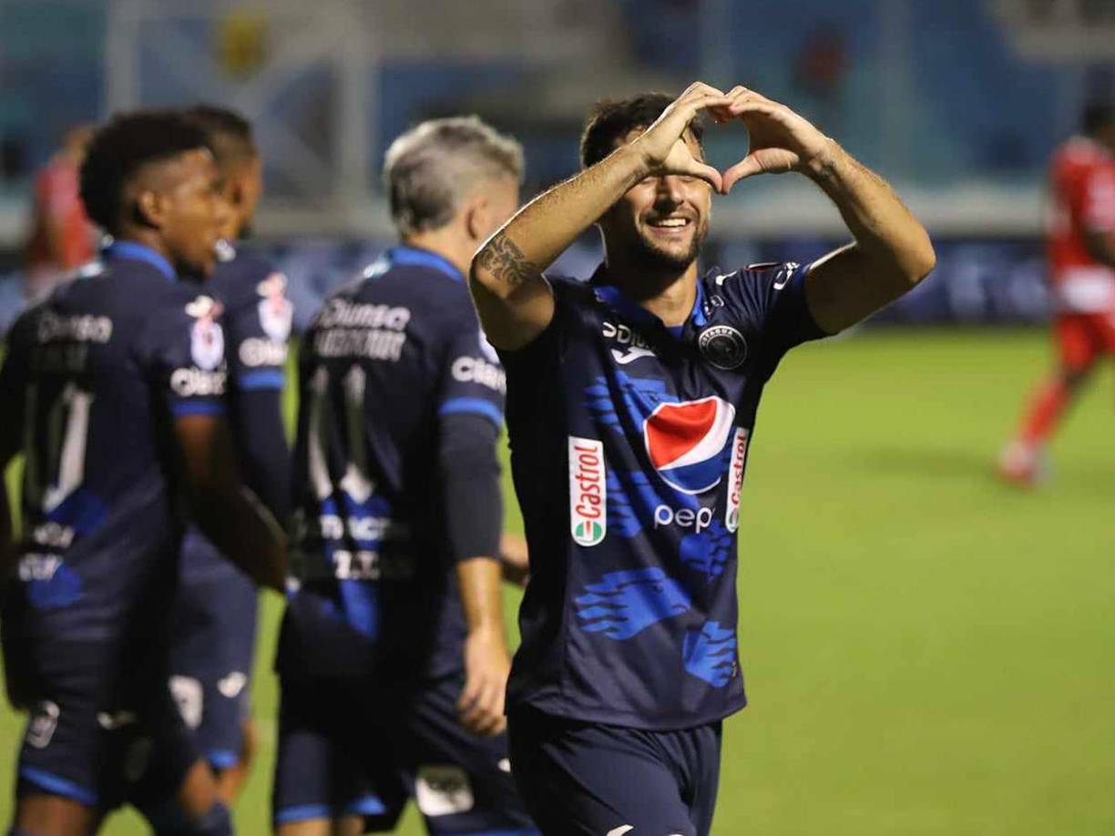 El festejo de Lucas Campana tras anotar por la vía penal. 