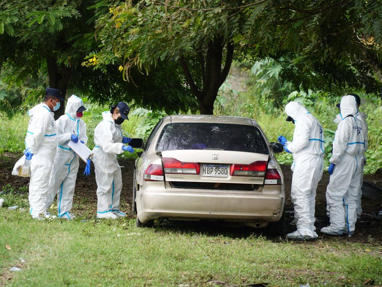 Durante la noche del miércoles, sicarios ingresaron a una vivienda en la colonia Rivera Hernández de San Pedro Sula. Allí iniciaría el múltiple crimen que fue detectado esta mañana de jueves. 