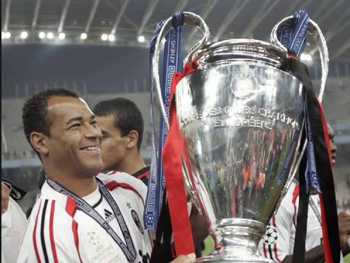 Asimismo, también conquistó dos Copa América con su selección y una Champions League con el AC Milan.