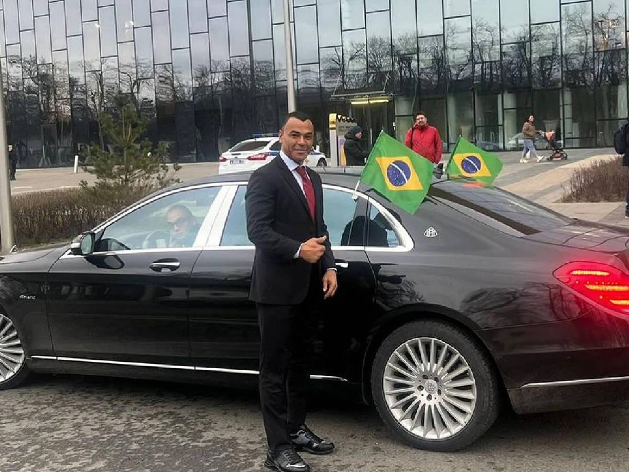 Cafú alcanzó una buena fortuna, pero se ha reducido prácticamente a nada debido a millonarias deudas con el fisco de su país.