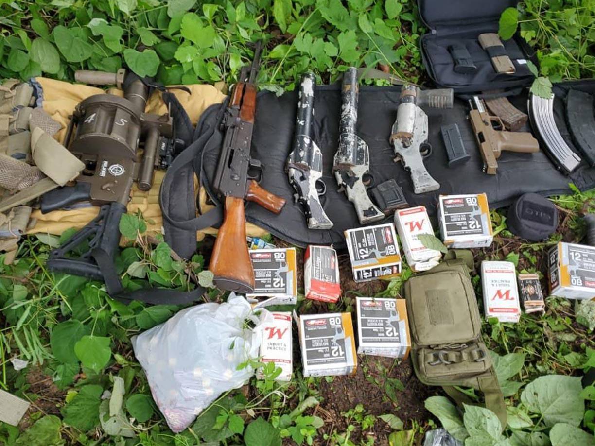 En la zona encontraron además parte de las armas que utilizaron para realizar el ataque.