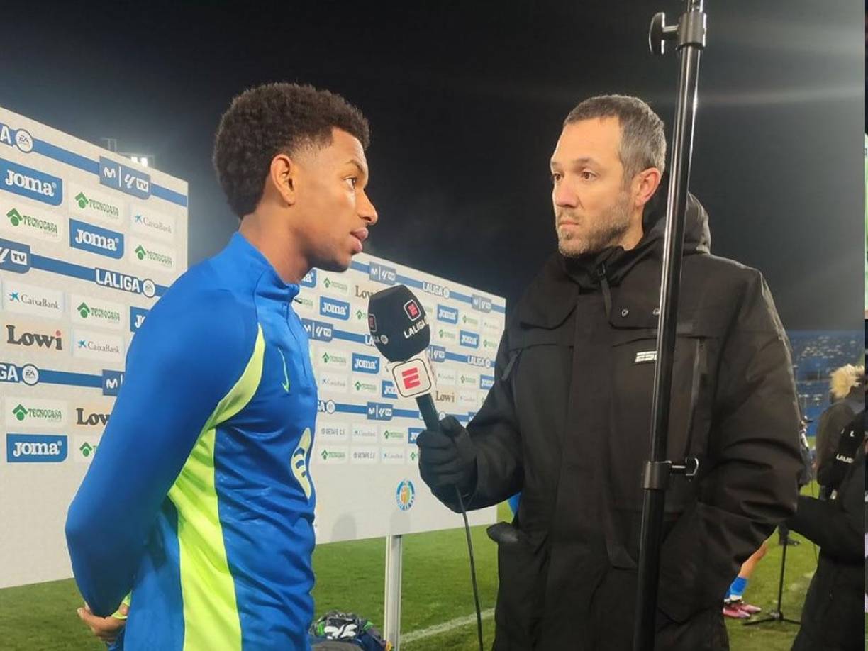 Alejandro Balde asegura que fue víctima de racismo en el estadio del Getafe. “Voy a denunciar que durante el encuentro he recibido muchos insultos racistas”, dijo. “Fue durante la primera parte, avisé al árbitro y activó el protocolo”.