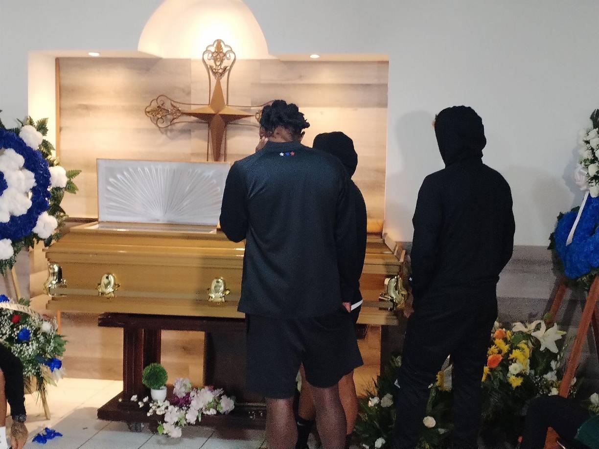 Los leones le dieron la despedida a Demetri Gordon en La Ceiba. 