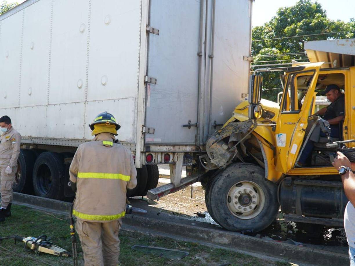 La víctima fue auxiliada minutos más tarde por paramédicos y fue trasladado a un centro asistencial.