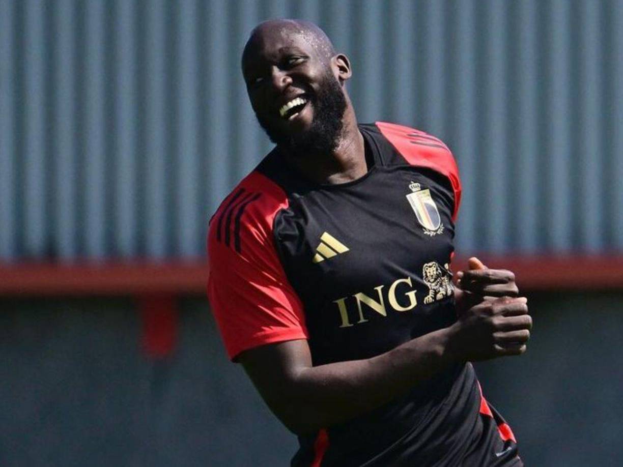 Lukaku estaría llegando al Napoli como reemplazo de Osimhen y el nigeriano al PSG siendo sustituto de Mbappé.