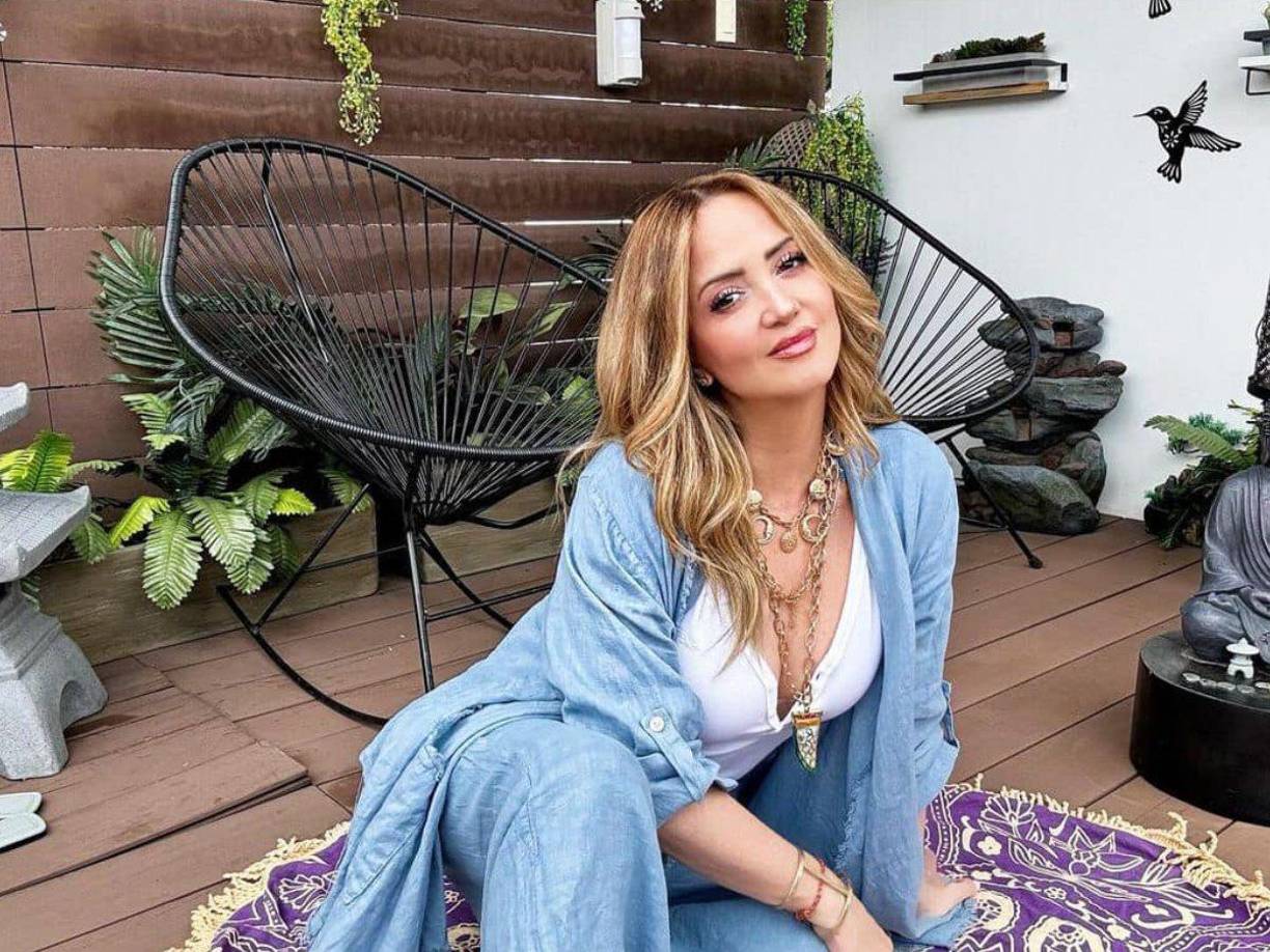 Andrea Legarreta Martínez es una actriz, conductora de radio, y televisión