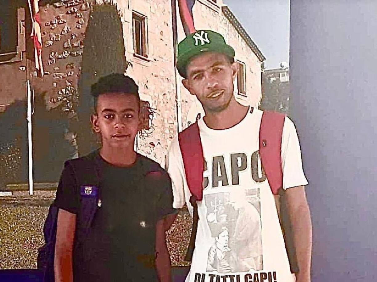 Nasraoui es originario de Marruecos y, actualmente, tiene 38 años. A la edad de 21 años se convirtió en padre de Yamal junto a Sheila Ebana, originaria de Guinea Ecuatorial y que entonces tenía 16 años.