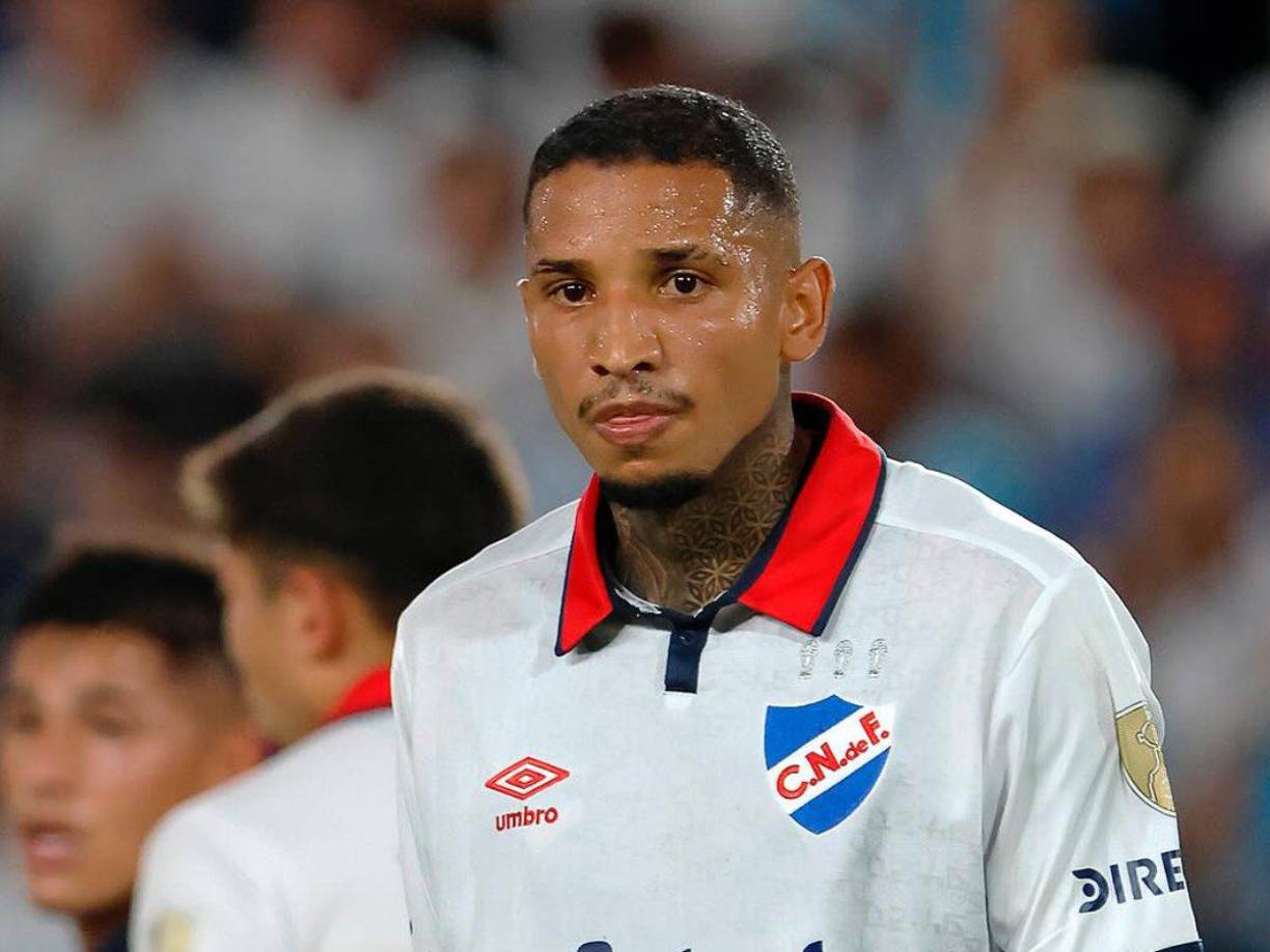 A Izquierdo se le detectó una arritmia cardíaca, el mismo latido irregular del corazón que sufrió en el partido de vuelta de Copa Libertadores contra São Paulo, que derivó a un “paro cardíaco de inicio indeterminado” y ahora lo mantiene en “cuidados intensivos neurológicos”, dependiendo de ventilación mecánica.