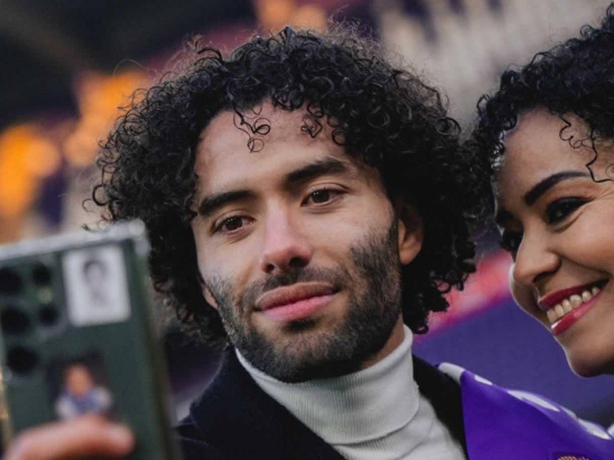 La emoción del ‘Chino‘ Huerta y su madre en Bélgica.