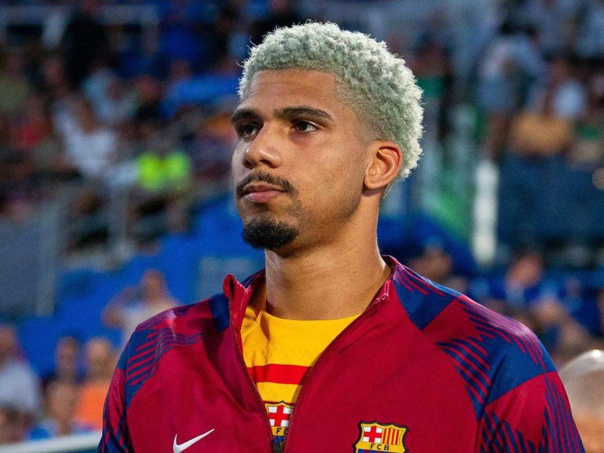 El central Ronald Araujo dejó en el aire su futuro en el FC Barcelona al unirse a la selección de Uruguay para disputar la Copa América: “Mis representantes se reunirán con el club”, señaló el zaguero charrúa.