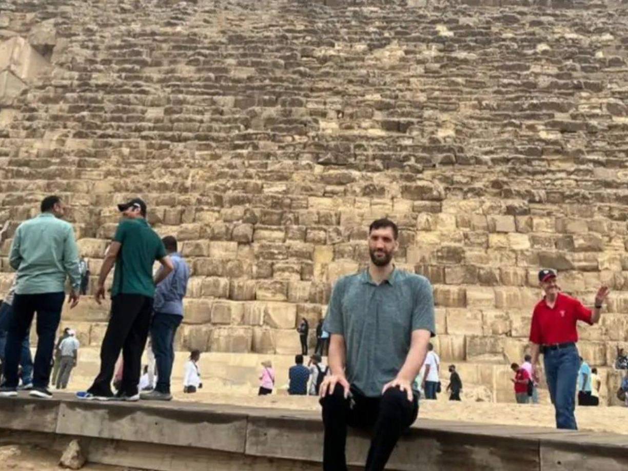 “En Tokio (en los Juegos 2020), teníamos una cama especial, pero lamentablemente aquí no”, dijo Rezaeigarkani, precisando que su jugador duerme en el puso.”