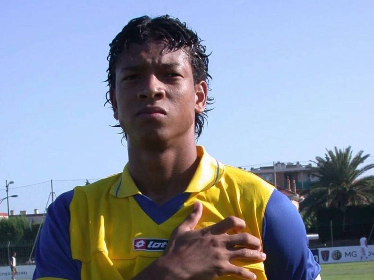 Guarín tuvo paso por clubes de gran prestigio como Boca Juniors, FC Porto, Inter de Milán y Millonarios, pero su vida personal cayó en picada tras el retiro.