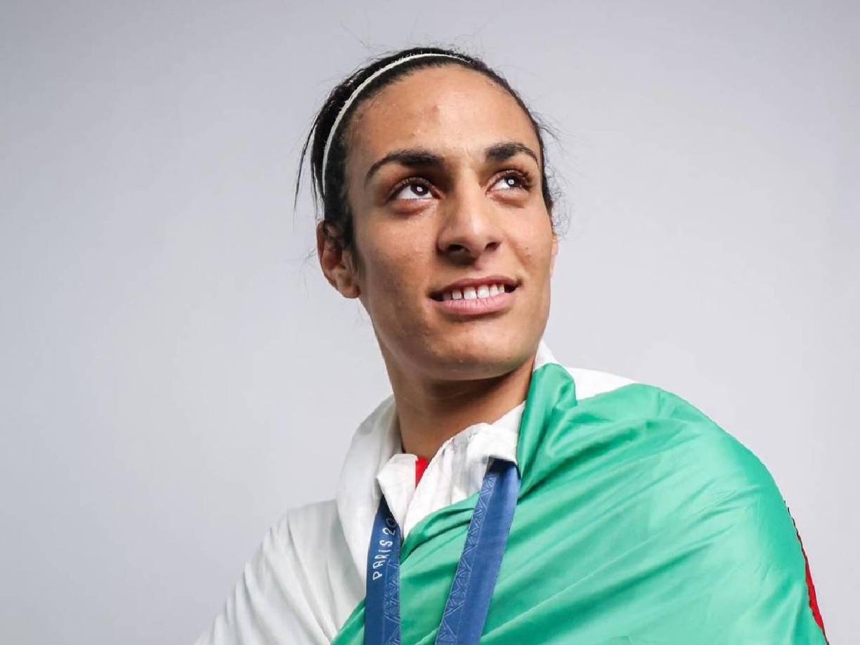 Sin embargo, días después se fue aclarando su situación, ya que lo que padece Imane es hiperandrogenismo, es decir, exceso de andrógenos u hormonas sexuales masculinas en la sangre de una mujer.