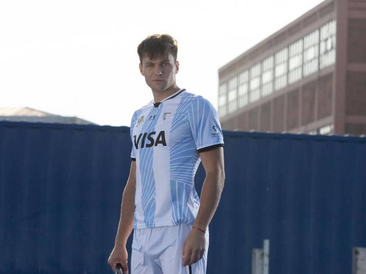 “Nos cruzábamos por el supermercado y fue un poquito de amor moderno. Me tiró un like, le devolví un like, reacción, reacción... Así que, amor moderno”, reveló el deportista al recordar la manera en que comenzó su relación con el político neerlandés.