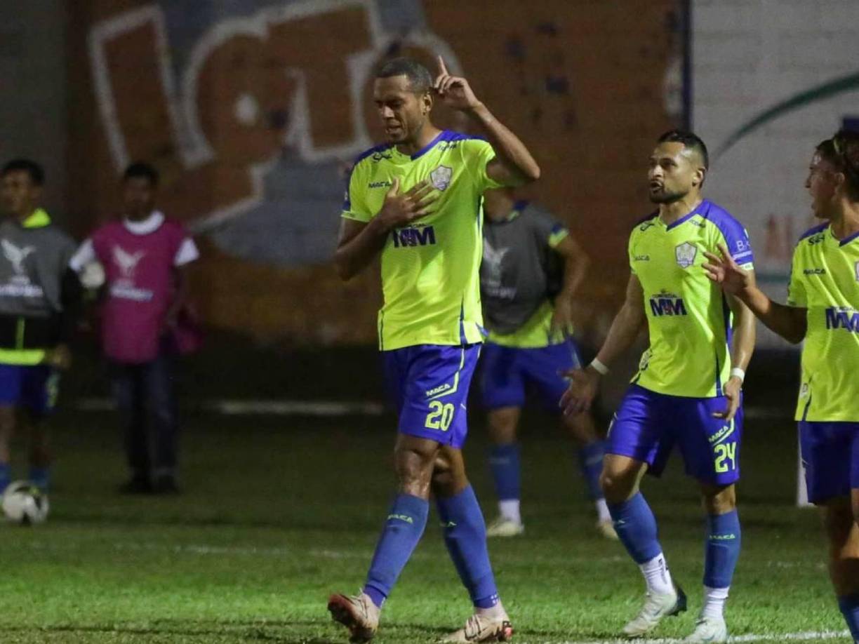 Eddie y su dedicatoria tras su doblete en el Olancho vs Motagua.