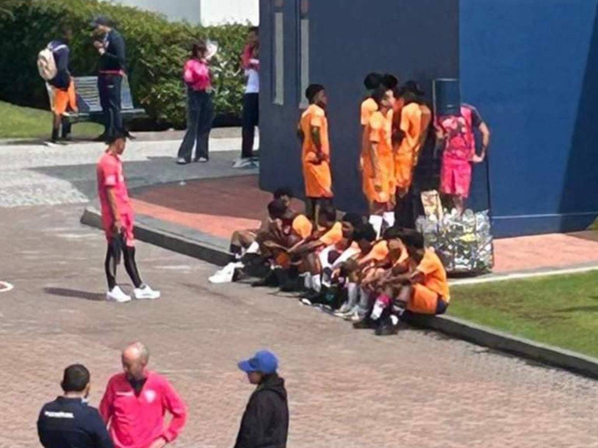 En noviembre de 2022, Angulo sufrió también un accidente de tránsito en la ciudad portuaria de Guayaquil, en el que también falleció una persona.