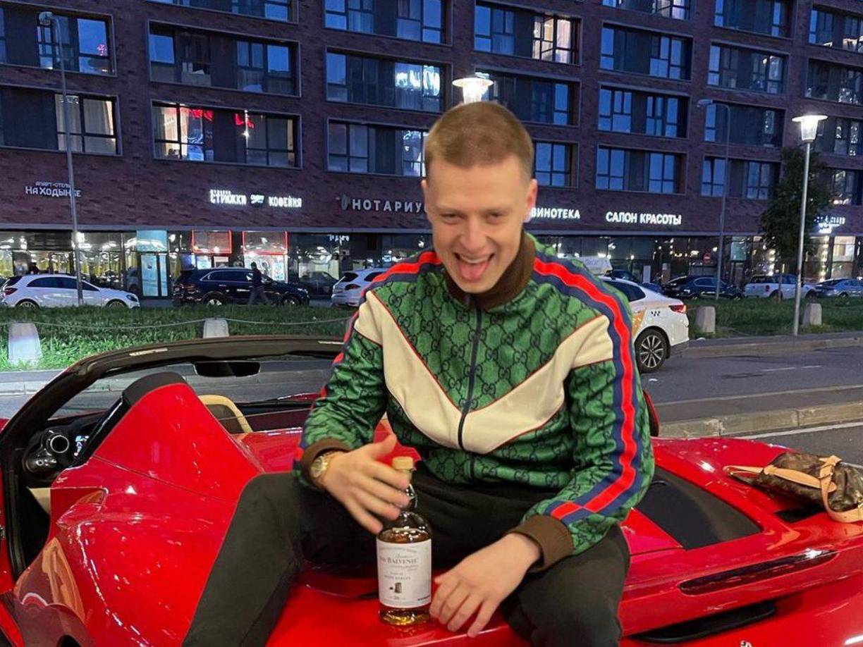 Por sus acciones repudiables en su momento le cerraron todas sus redes sociales. Esto llevó a que sea censurado socialmente.