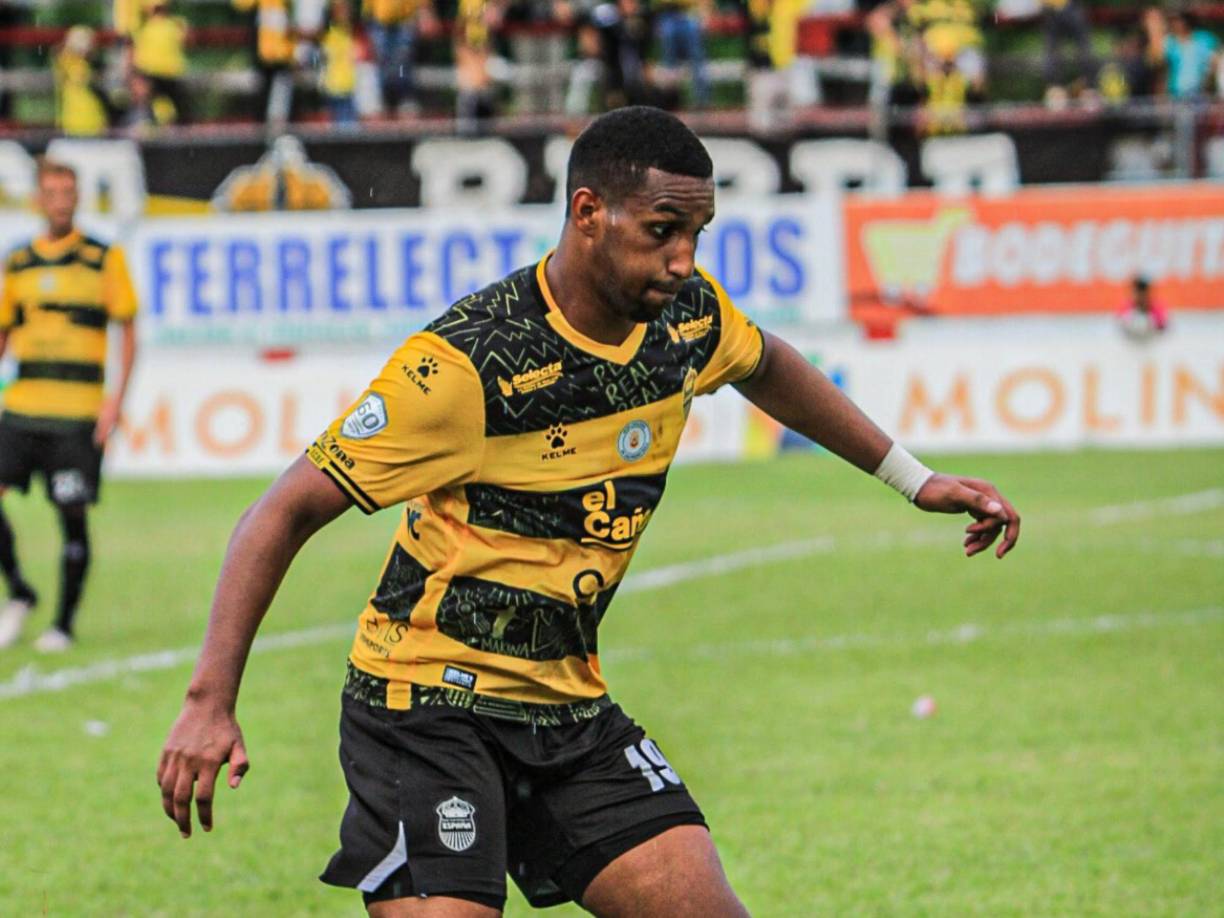 Daniel Aparicio se ha consolidado como defensor central siendo un jugador importante en el Real España en lo que va del Apertura 2024.