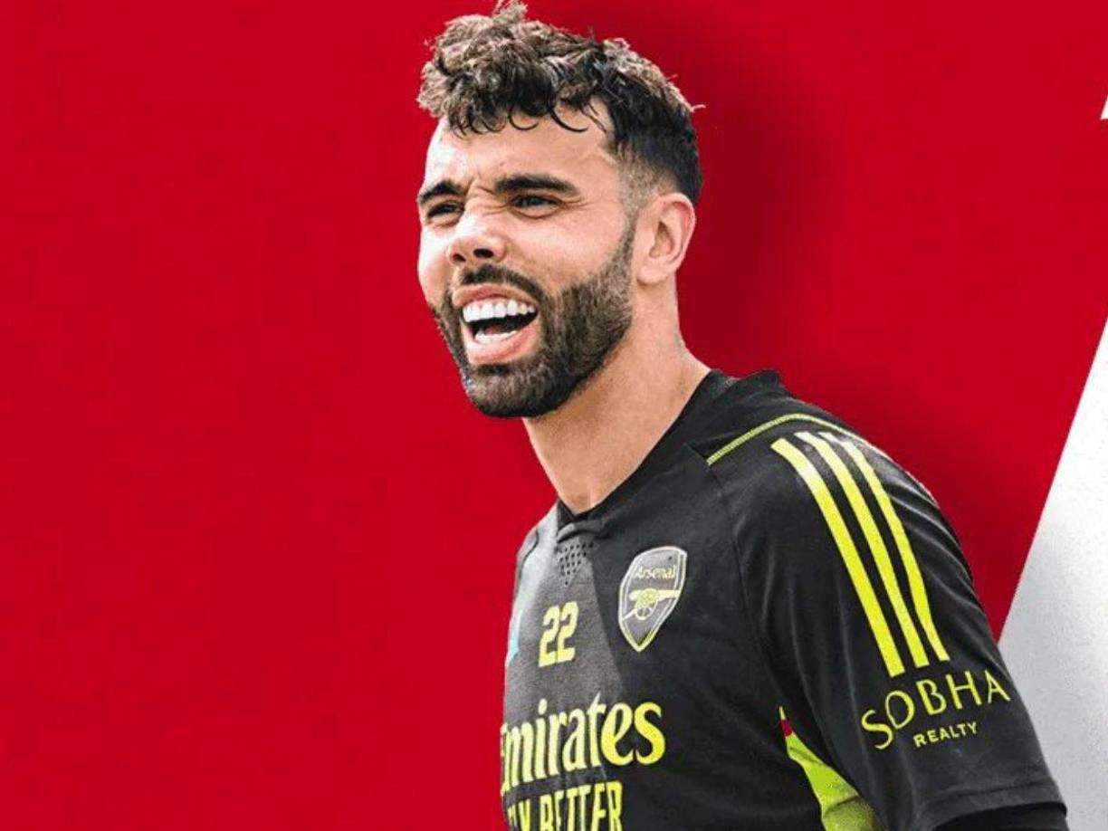OFICIAL: Tras una temporada cedido por el Brentford, el Arsenal ejecuta la opción de compra que tenía sobre el guardameta internacional español. Firma un contrato de larga duración.